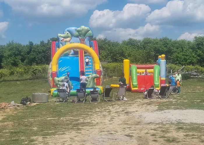 Uszate Ranczo Lüks kamp alanı Rybna (Krakow)